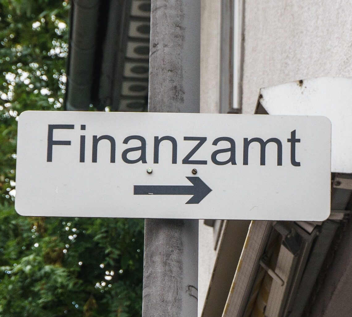 Wegweiser zum Finanzamt – Zuständigkeit für Freistellungsbescheinigungen bei der Bauabzugsteuer
